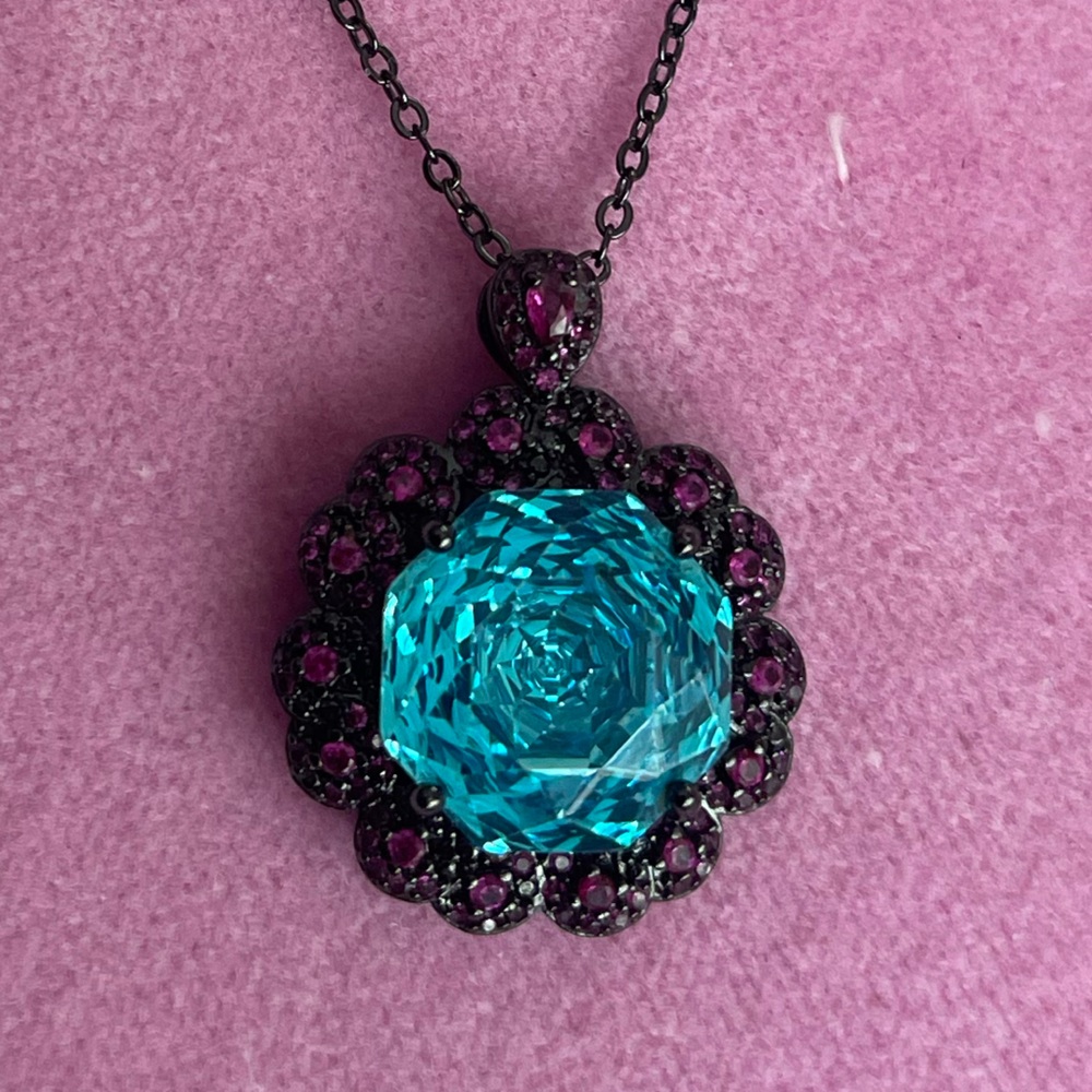 Elegant Blue and Purple Pendant Necklace